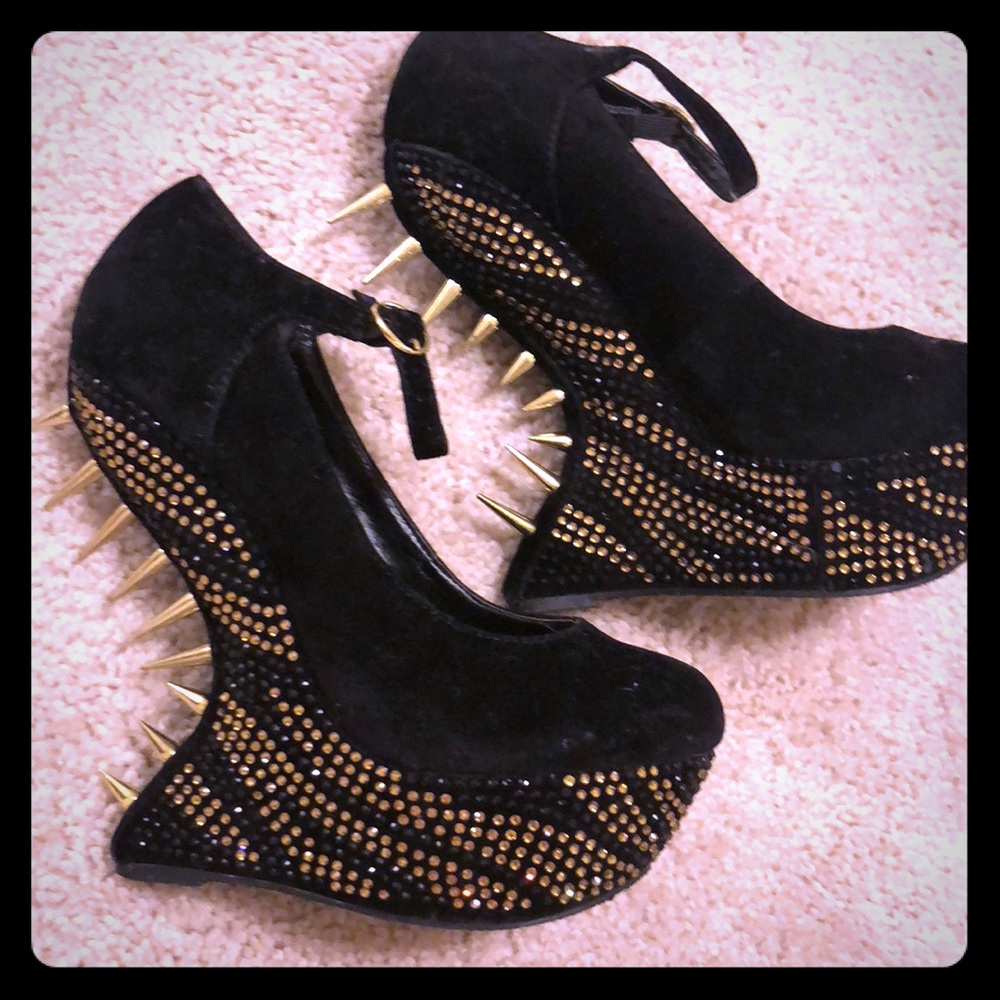 Black Steve Madden heels.